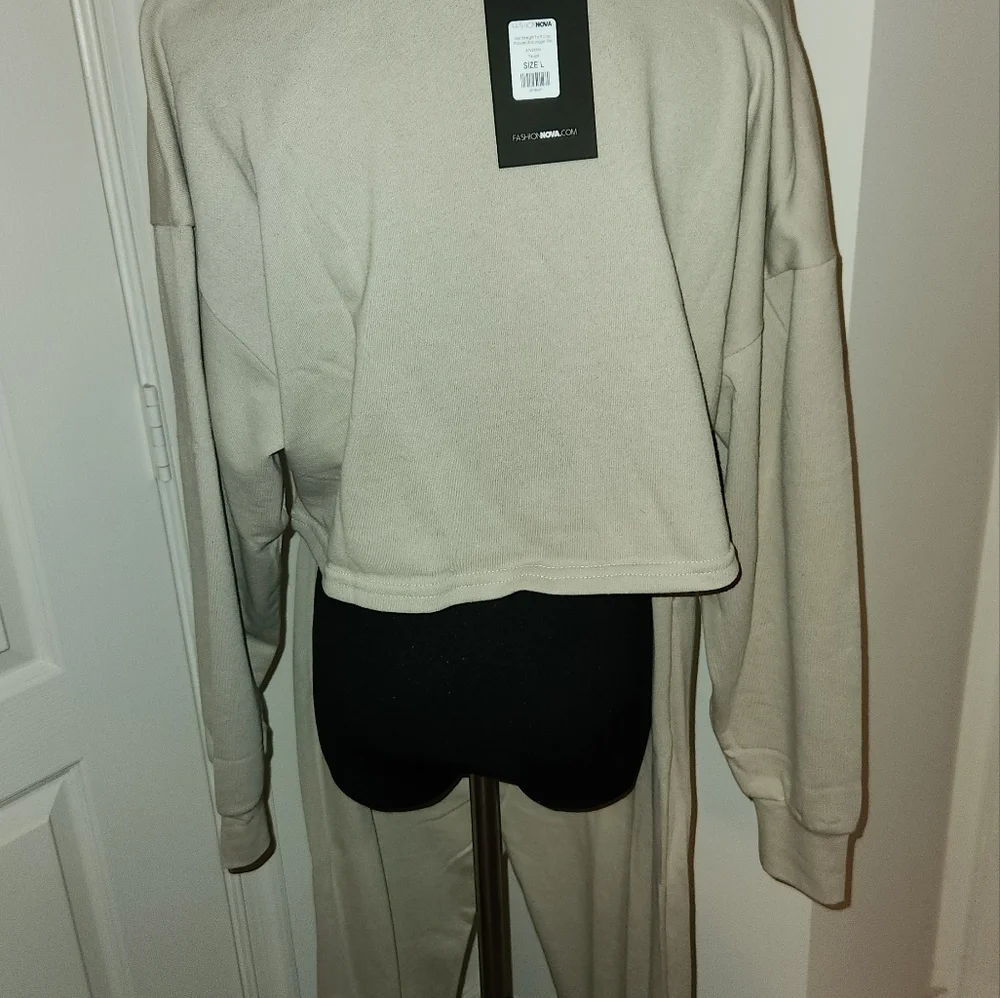 NWT!!! FASHION NOVA JOGGER SET !! - Picture 8 of 9